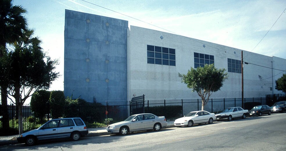 More Photos Of 1655 E 14th St, Los Angeles Warehouse For Lease