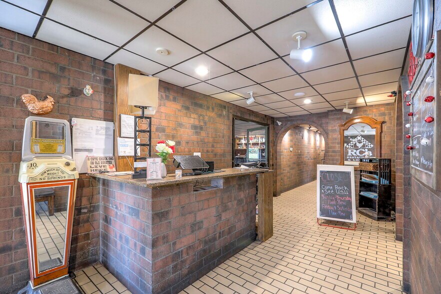 More Photos Of 330 E 135th St, Kansas City Restaurant For Sale