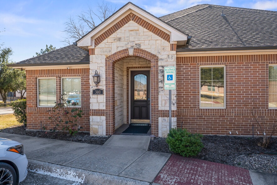 More Photos Of 4109 Gateway Ct, Colleyville Medical For Sale