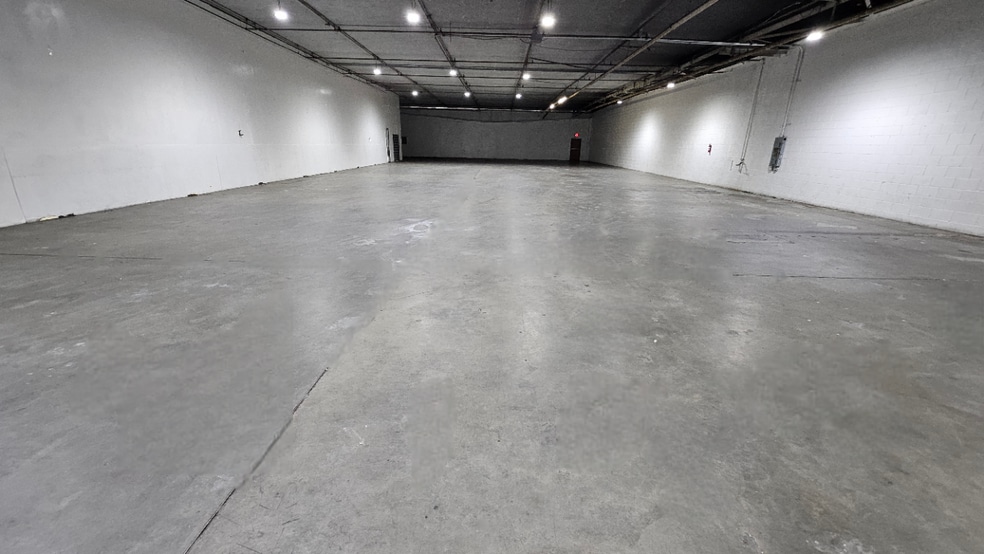 More Photos Of 1100 E 16th St, Los Angeles Warehouse For Lease