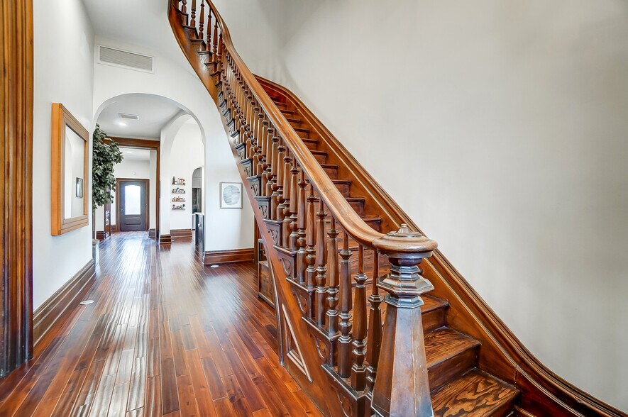 More Photos Of 208 W Monument Ave, Dayton Office Residential For Sale