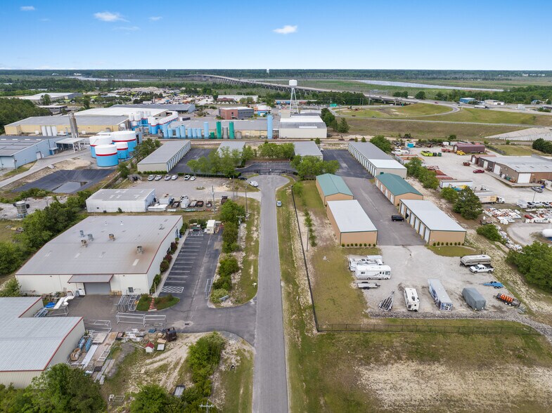More Photos Of 202 Transcom Ct, Wilmington Self Storage For Lease