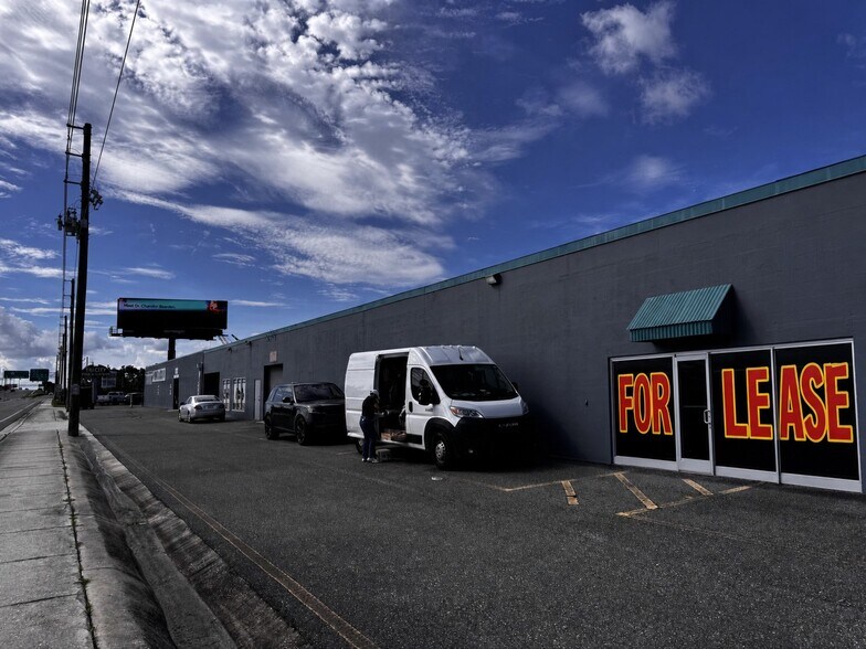 More Photos Of 10300 Us Highway 19 N, Pinellas Park Manufacturing For Lease