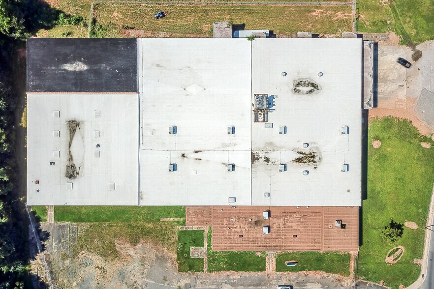 More Photos Of 5500 N Sharon Amity Rd, Charlotte Manufacturing For Lease