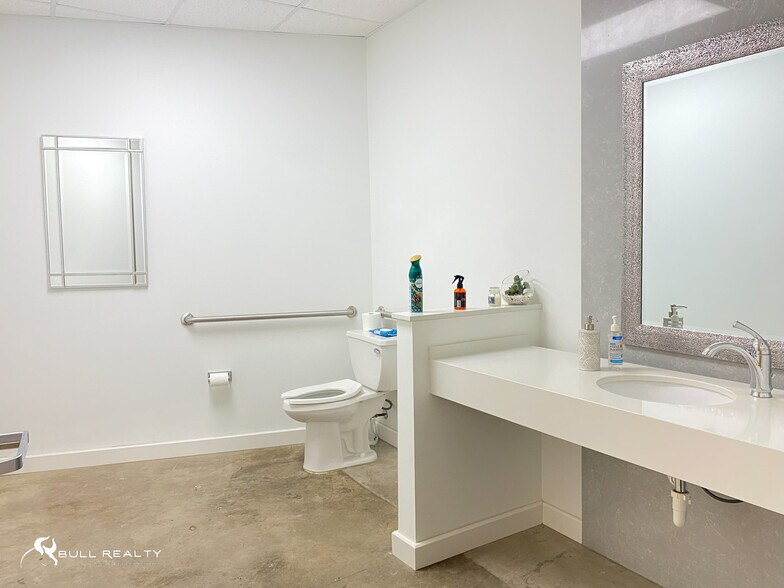More Photos Of 1426 Chattahoochee Ave NW, Atlanta Warehouse For Lease