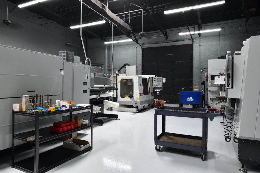 More Photos Of 21461 N 78th Ave, Peoria Manufacturing For Lease