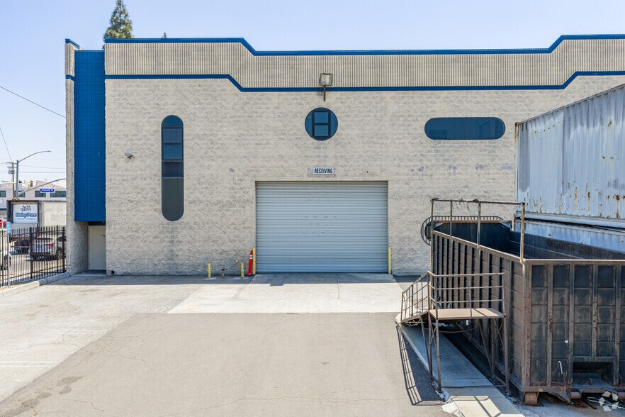 More Photos Of 5801 S Alameda St, Los Angeles Manufacturing For Sale