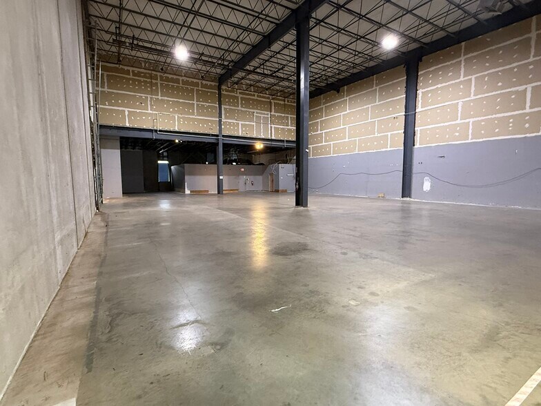 More Photos Of 105 W Dewey Ave, Wharton Warehouse For Lease