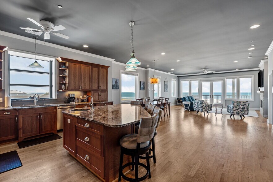 More Photos Of 312 Carolina Beach Ave N, Carolina Beach Office For Sale