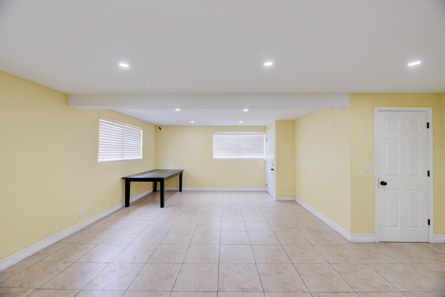 More Photos Of 359 10th St, West Palm Beach Storefront Retail Office For Sale