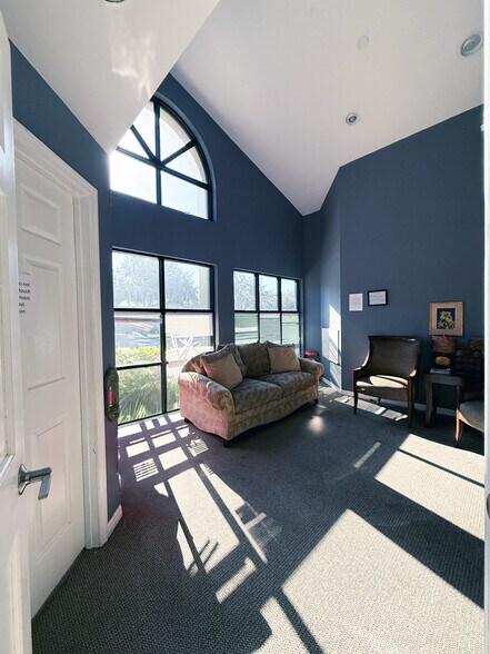 More Photos Of 6120 Winkler Rd, Fort Myers Medical For Sale