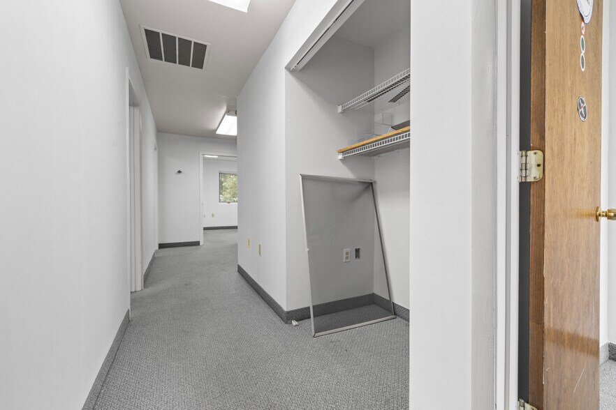 More Photos Of 5875-5881 Allentown Rd, Suitland Office For Sale