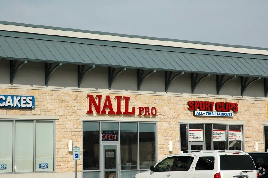 More Photos Of 1664 S University Dr, Fort Worth General Retail For Lease