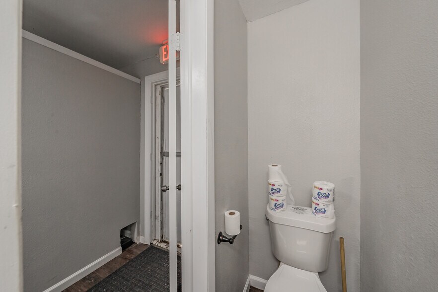 More Photos Of 7235 Glenview Dr, Richland Hills Office For Sale