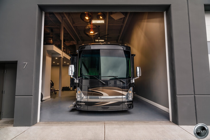 More Photos Of 13005 93 Av SW, Edmonton Self Storage For Sale