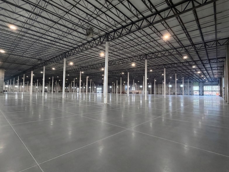 More Photos Of 10000 S Ridgeview Dr, Oak Creek Manufacturing For Lease