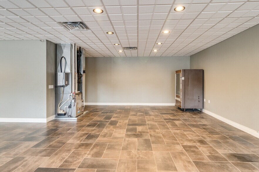 More Photos Of 1320 E Columbia Ave, Battle Creek Manufacturing For Sale