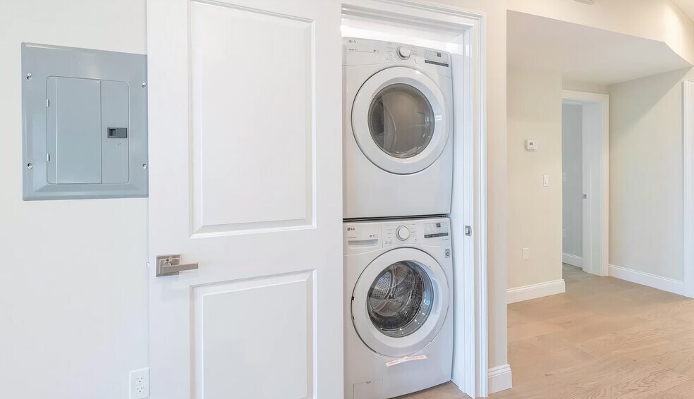 More Photos Of 36 Pratt St, Providence Specialty For Sale