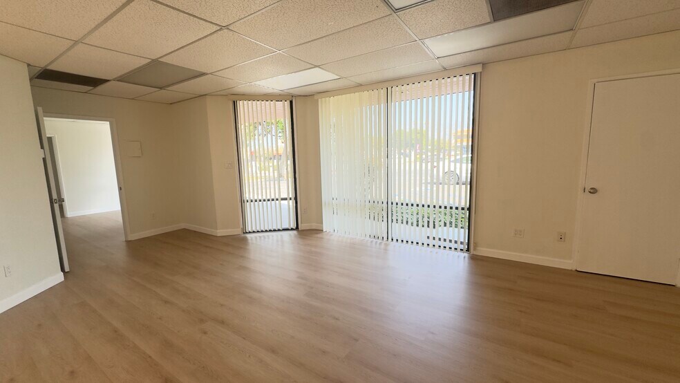 More Photos Of 1100-1160 E Route 66, Glendora Office For Lease