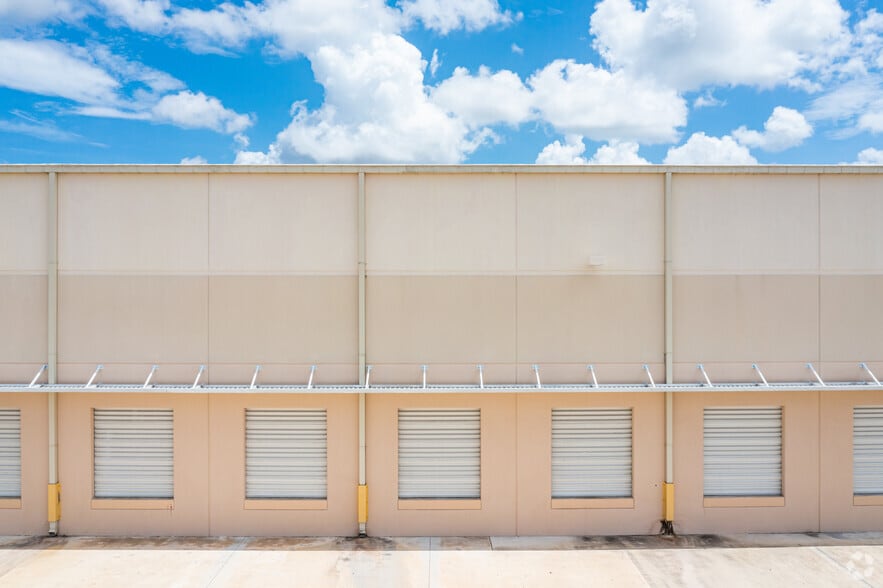 More Photos Of 15501 SW 29th St, Miramar Distribution For Lease