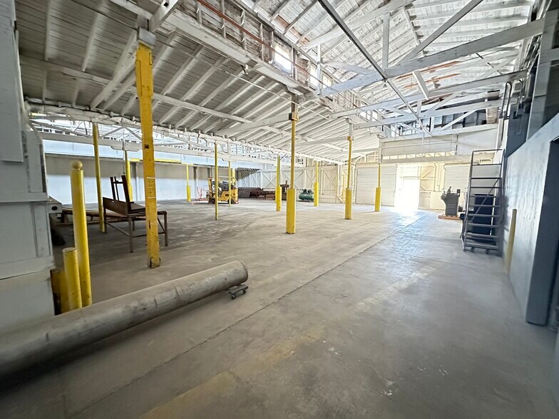 More Photos Of 323 S Fir St, Medford Warehouse For Sale