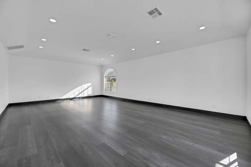 More Photos Of 530 S 7th St, Las Vegas Office Residential For Lease