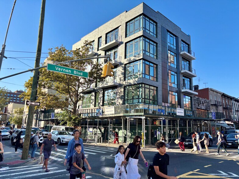 Primary Photo Of 49-18 Vernon Blvd, Long Island City Apartments For Lease