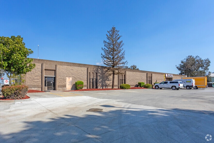 More Photos Of 2645 S Chestnut Ave, Fresno Coworking Space