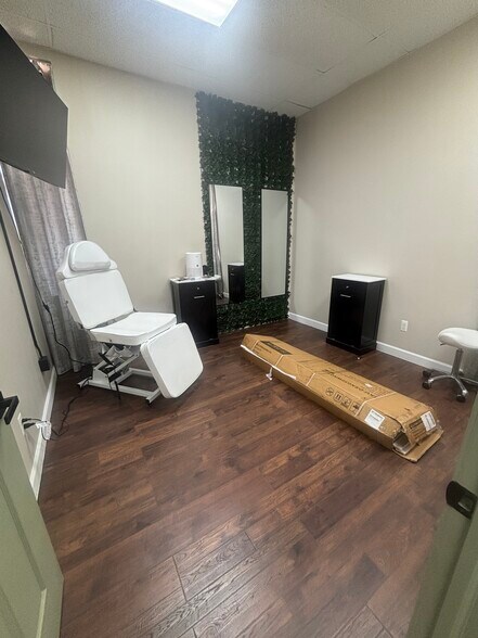 More Photos Of 24001 Orchard Lake Rd, Farmington Hills Medical For Sale