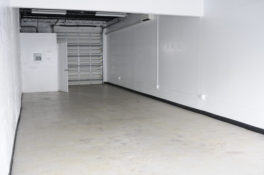 More Photos Of 942-984 S Deerfield Ave, Deerfield Beach Showroom For Lease