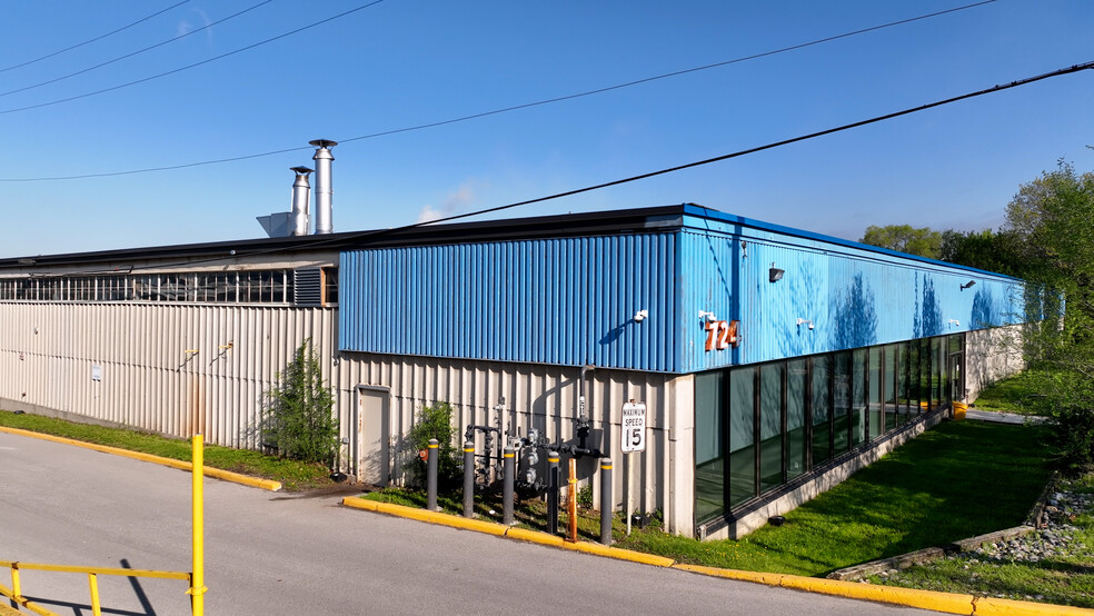 Primary Photo Of 724 Caledonia Rd, Toronto Warehouse For Lease