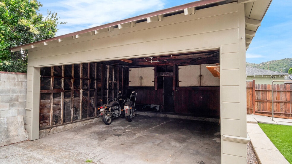 More Photos Of 10346 Oro Vista Ave, Sunland Multifamily For Sale