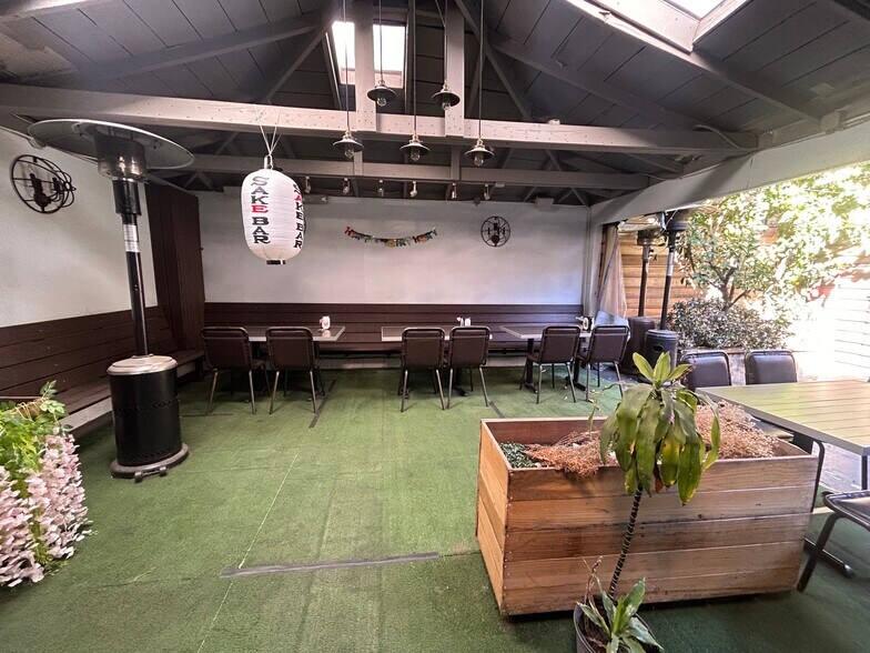 More Photos Of 7455 Melrose Ave, Los Angeles Restaurant For Lease