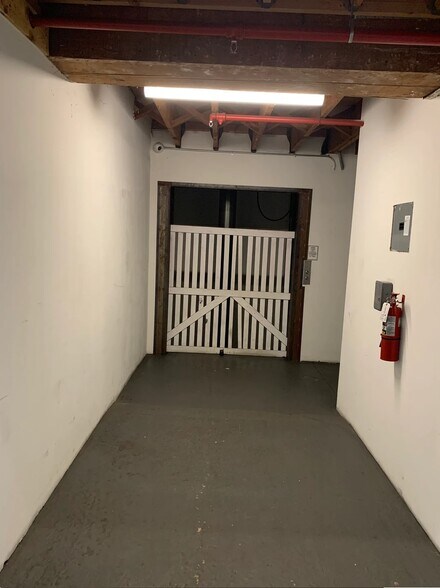 More Photos Of 5176 Santa Monica Blvd, Los Angeles Loft Creative Space For Lease