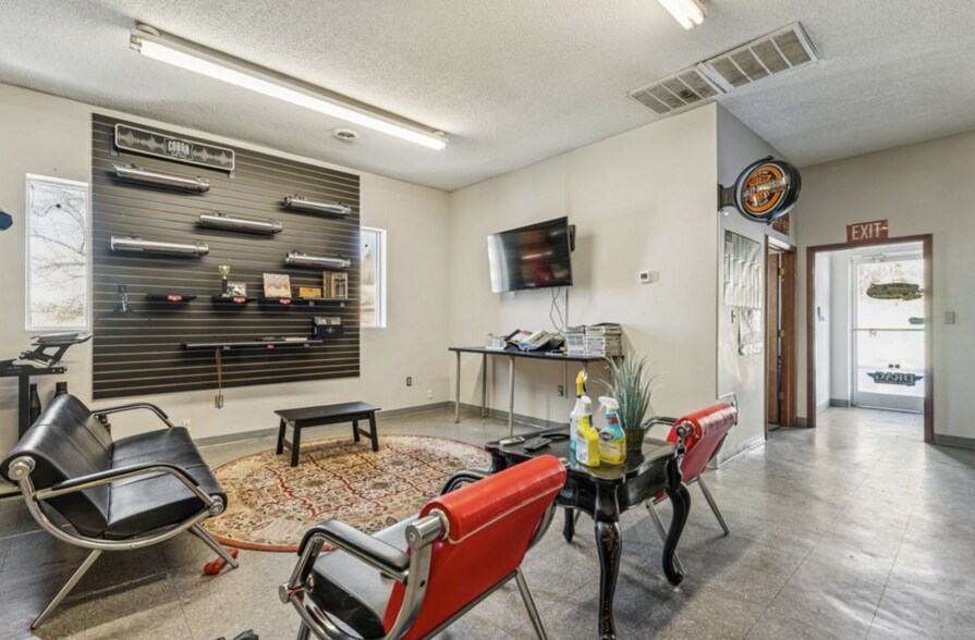 More Photos Of 1222 Hardin Rd, Dallas Flex For Lease