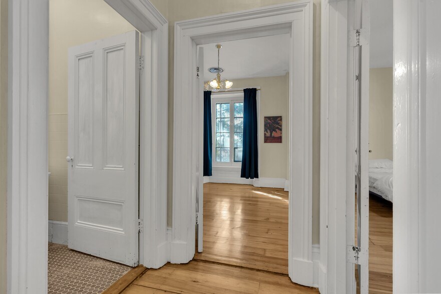 More Photos Of 389 King St E, Gananoque Office For Sale