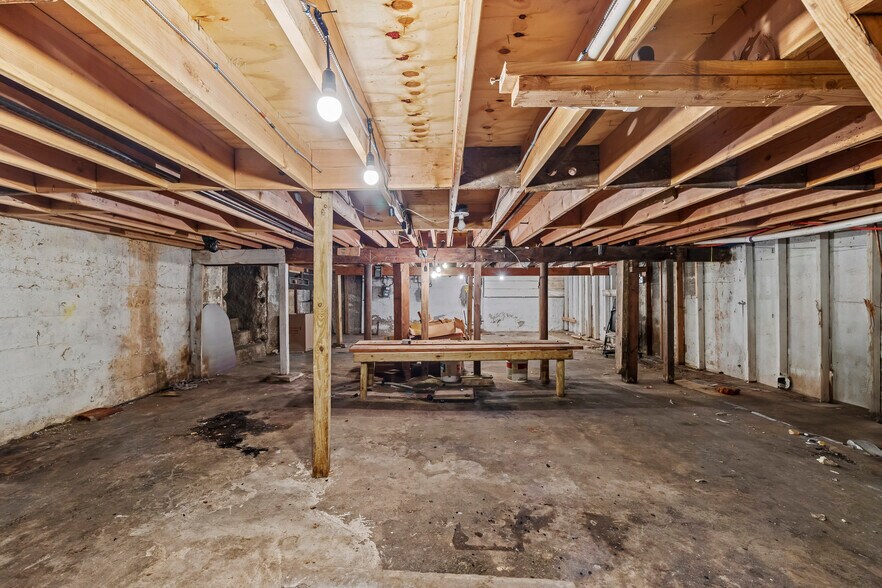 More Photos Of 402 10th Ave, Paterson Storefront For Lease