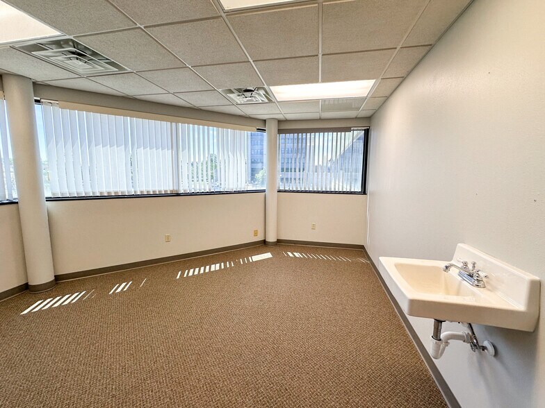 More Photos Of 600 3rd St N, La Crosse Office For Lease