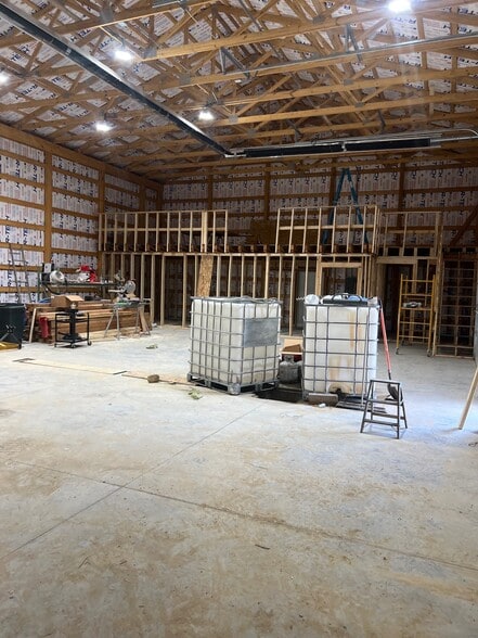 More Photos Of 604 Locust St, Rawlins Warehouse For Sale