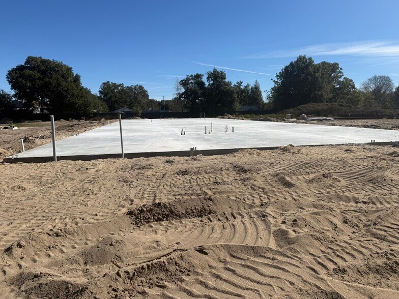 More Photos Of 3023 E C 48, Center Hill Warehouse For Lease