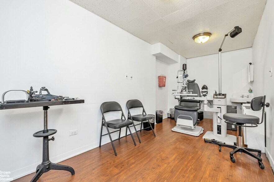 More Photos Of 20 E 9th St, New York Apartments For Sale