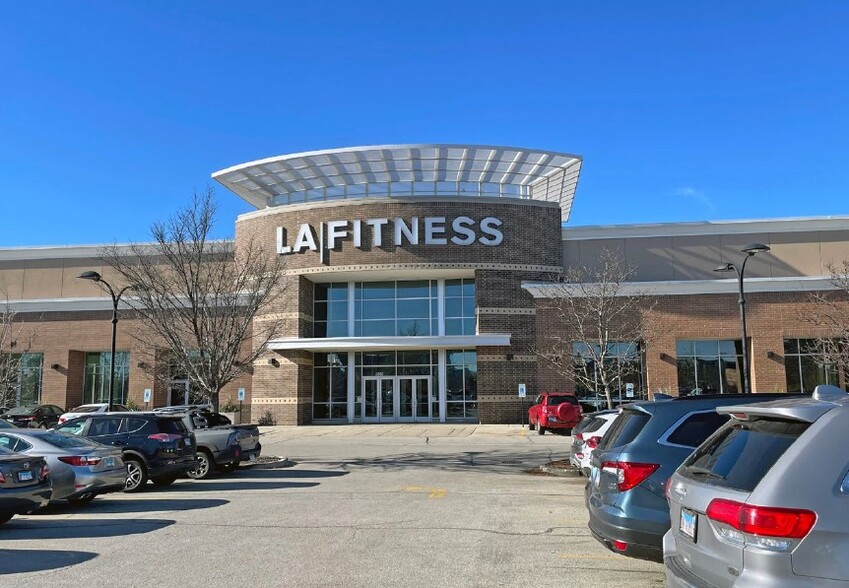 More Photos Of 3880 Willow Rd, Northbrook Health Club For Sale