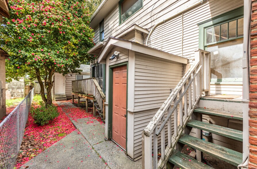 More Photos Of 7329 15th Ave NW, Seattle Apartments For Sale