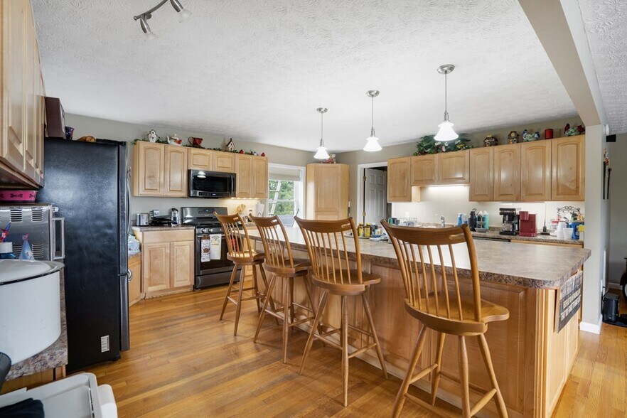 More Photos Of 6 Sanderson St, Hayesville Flex For Sale