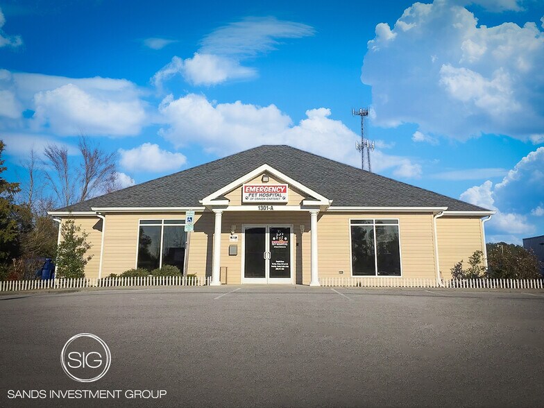 Primary Photo Of 1301 E Main St, Havelock Medical For Sale
