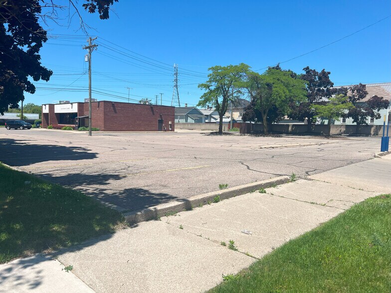 More Photos Of 60 Southfield Rd, Ecorse Bank For Sale