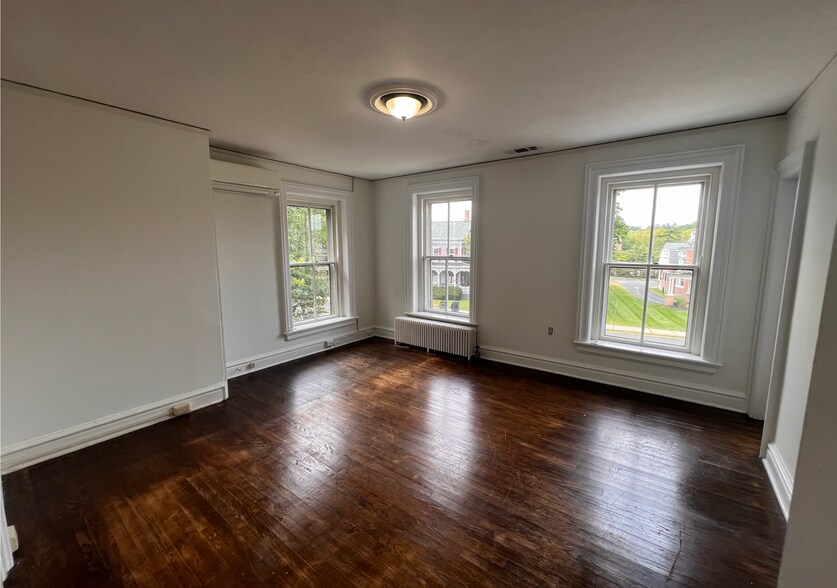 More Photos Of 2 Main St, Flemington Restaurant For Sale