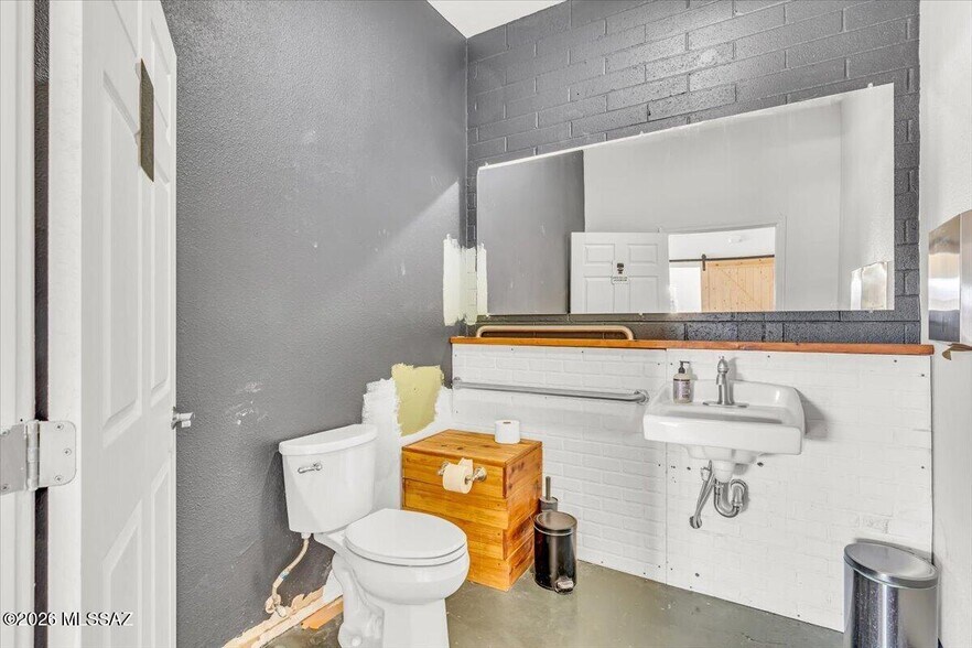 More Photos Of 2561-2563 E Fort Lowell Rd, Tucson Freestanding For Sale