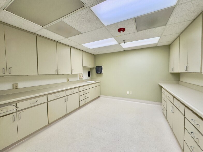 More Photos Of 887 E 2nd St, Pomona Medical For Lease