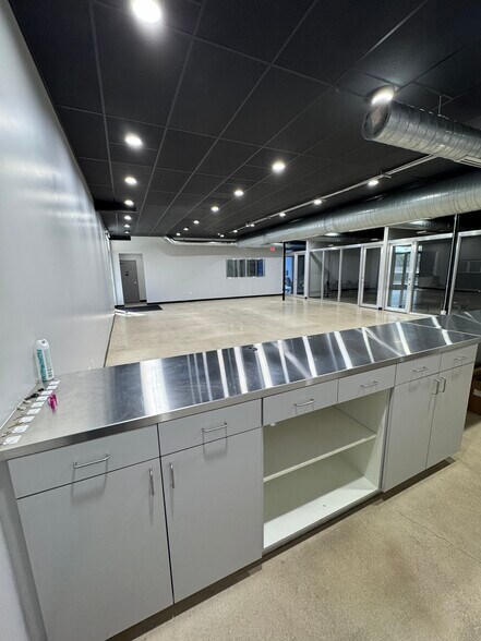 More Photos Of 1921 Pembroke Rd, Hollywood Warehouse For Lease